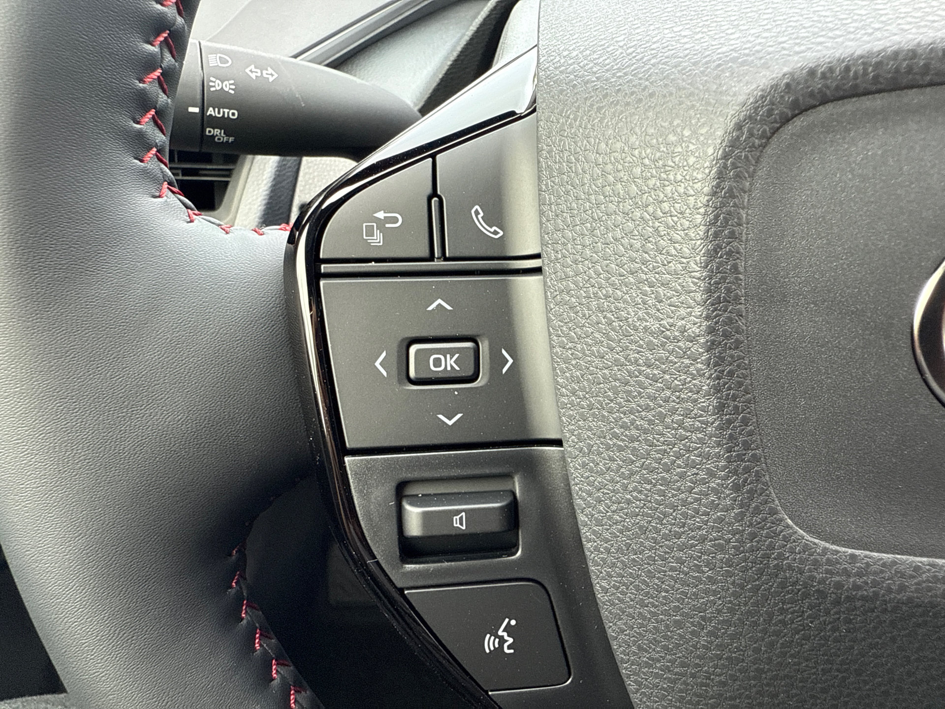 New 2026 Toyota Prius Plug-In Hybrid FWD image 28