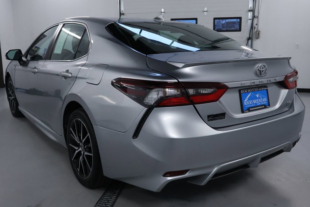 Used 2023 Toyota Camry SE image 5