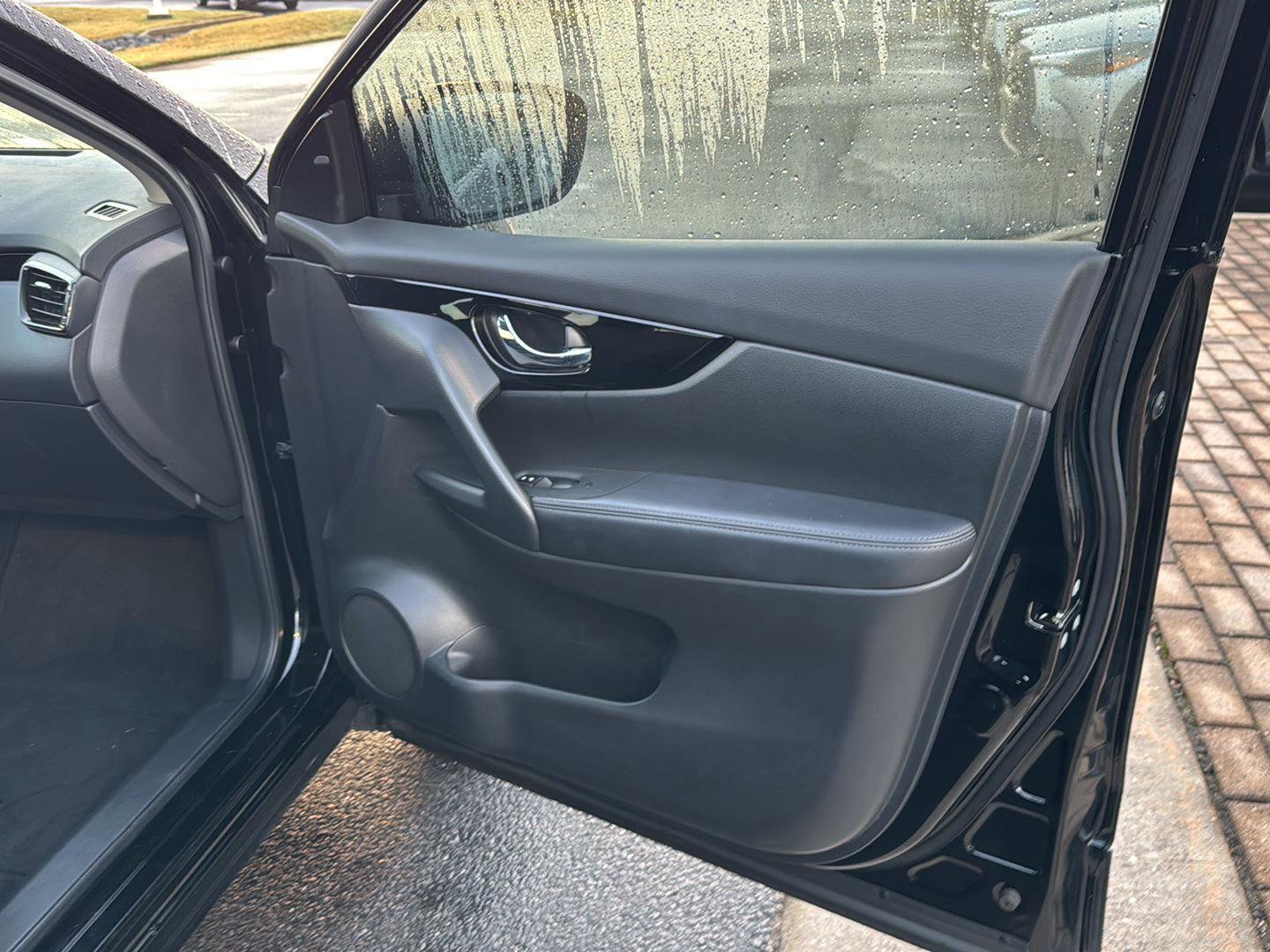 Used 2021 Nissan Rogue Sport SV image 12