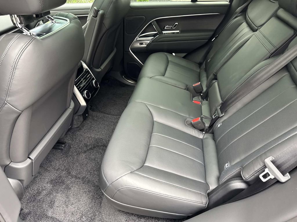 New 2026 Land Rover Range Rover SE AWD/4WD image 16