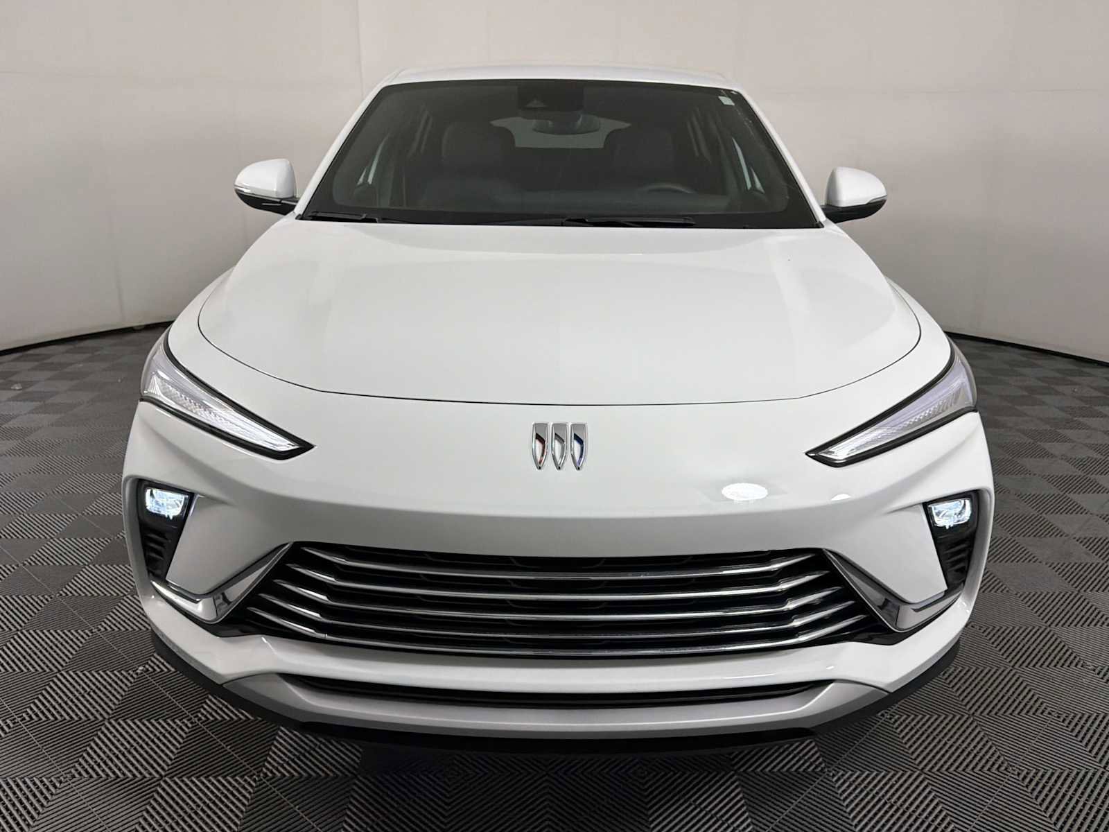 Used 2025 Buick Envista Preferred image 2