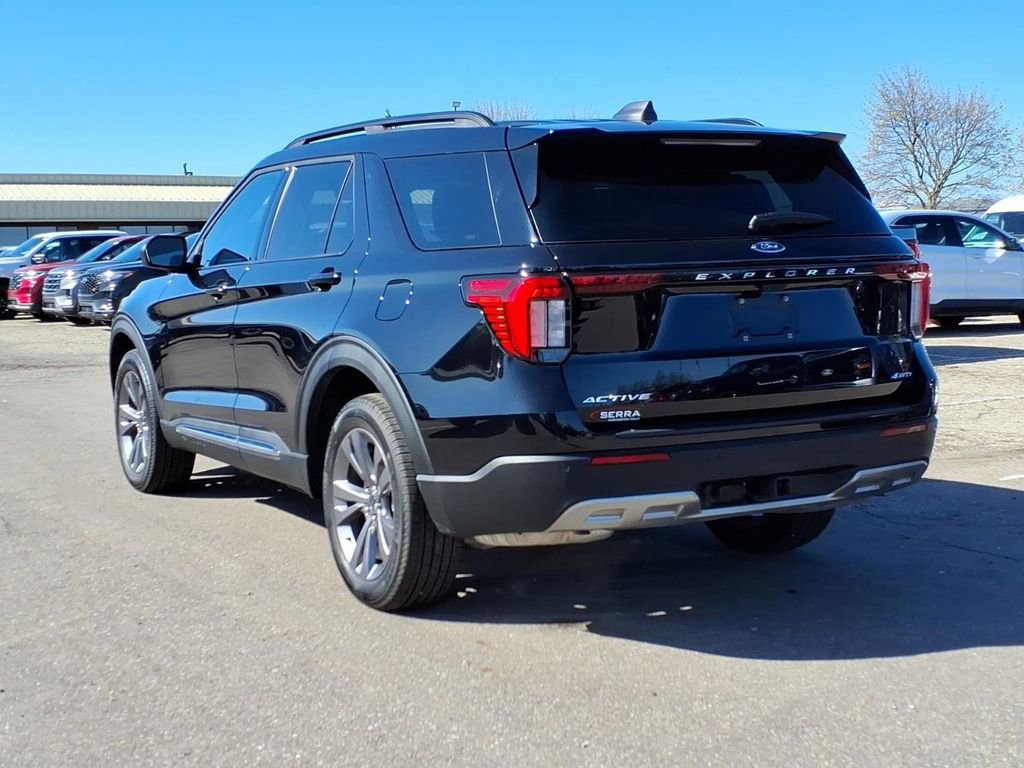 Used 2025 Ford Explorer Active w/ Active Comfort Package AWD/4WD image 3