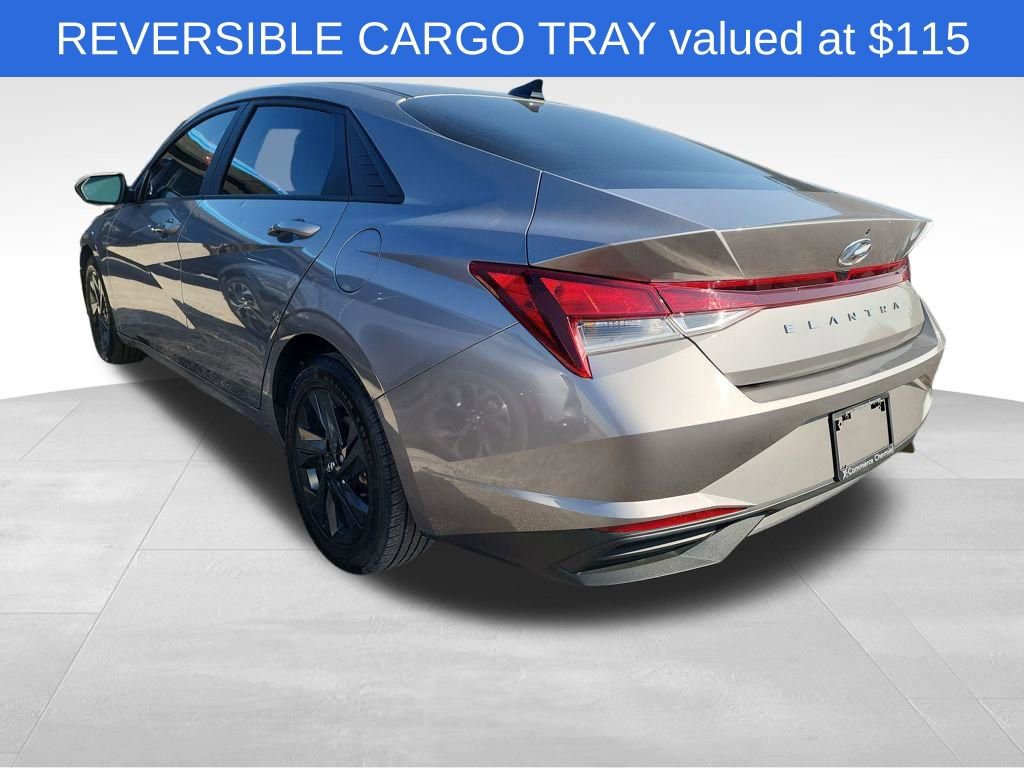 Used 2022 Hyundai Elantra SEL image 3
