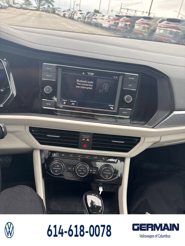 Used 2023 Volkswagen Jetta SE w/ Panoramic Sunroof Package FWD image 21