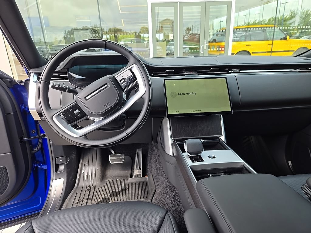 Certified 2025 Land Rover Range Rover SE AWD/4WD image 14