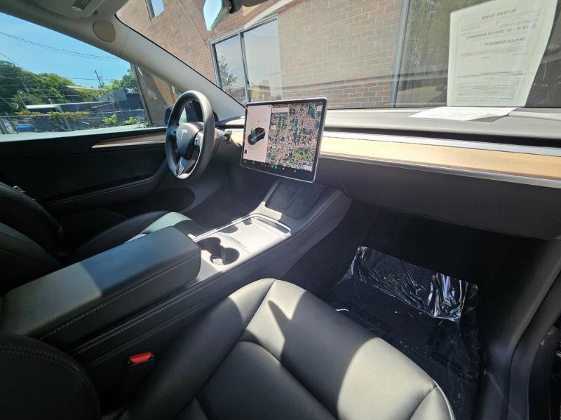 Used 2025 Tesla Model Y Long Range RWD image 54