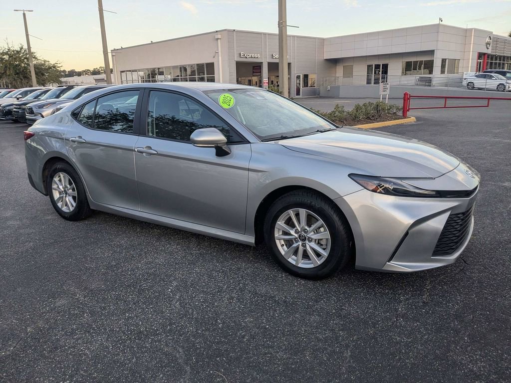 Used 2025 Toyota Camry LE image 2