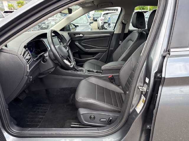 Used 2024 Volkswagen Jetta SE FWD image 14