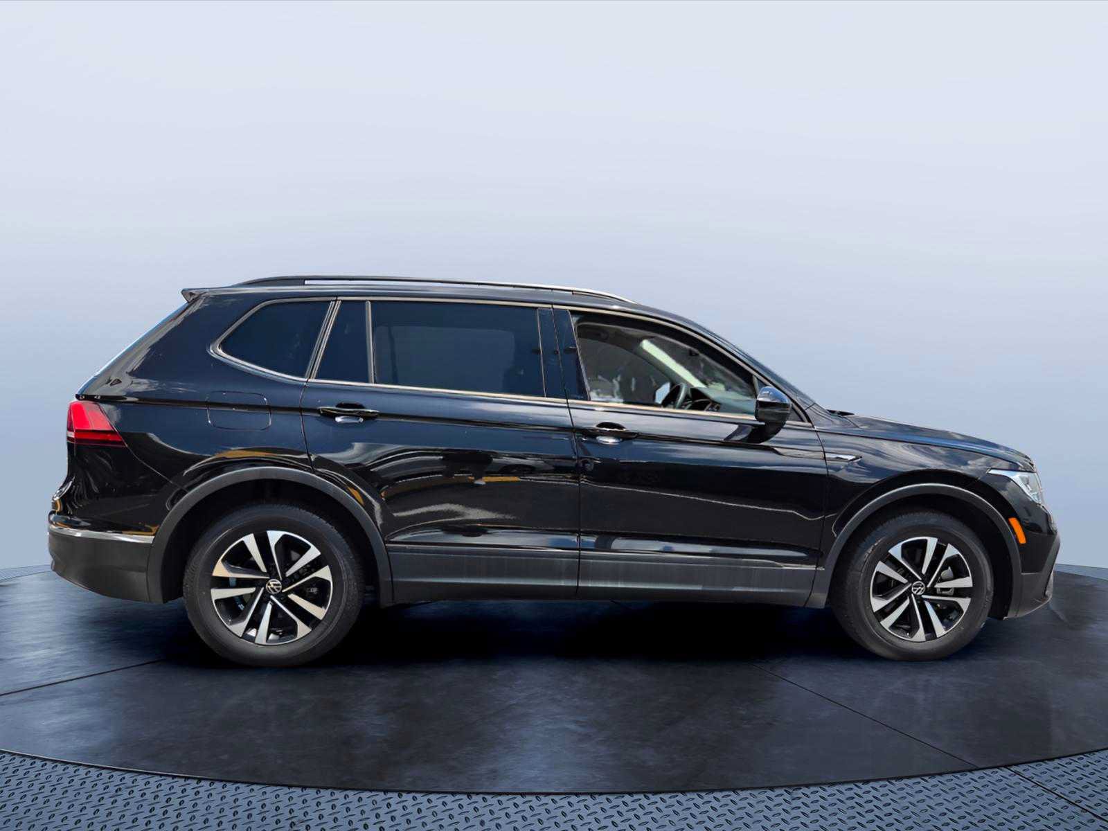 Used 2023 Volkswagen Tiguan S w/ Driver Assistance Package FWD image 7
