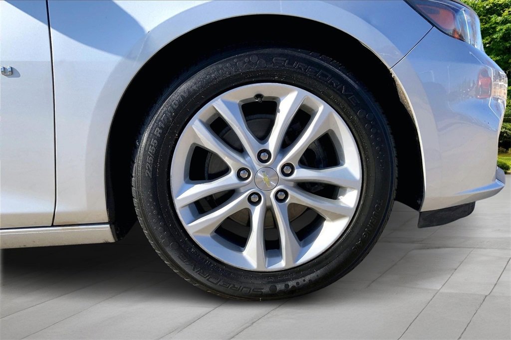 Used 2017 Chevrolet Malibu LT image 33