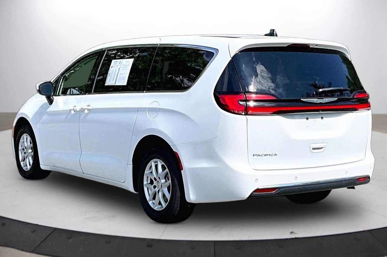 Certified 2023 Chrysler Pacifica Touring-L FWD image 7