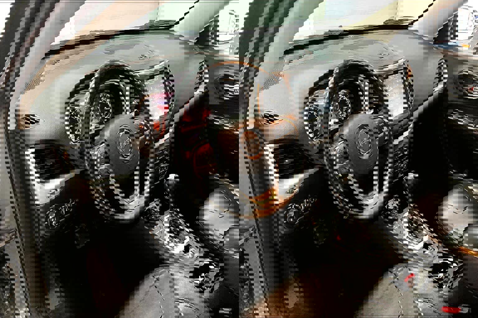 Used 2014 Jeep Cherokee Trailhawk w/ Comfort/Convenience Group image 2