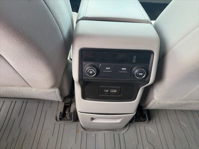 Used 2021 GMC Acadia SLE FWD image 13