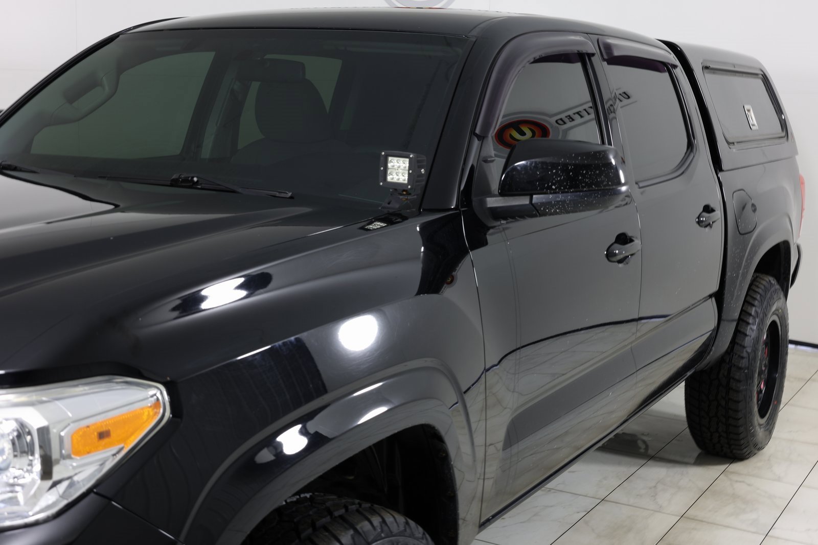 Used 2017 Toyota Tacoma SR image 32