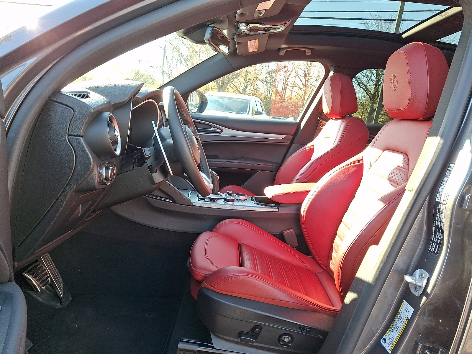 Used 2024 Alfa Romeo Stelvio Veloce AWD/4WD image 13