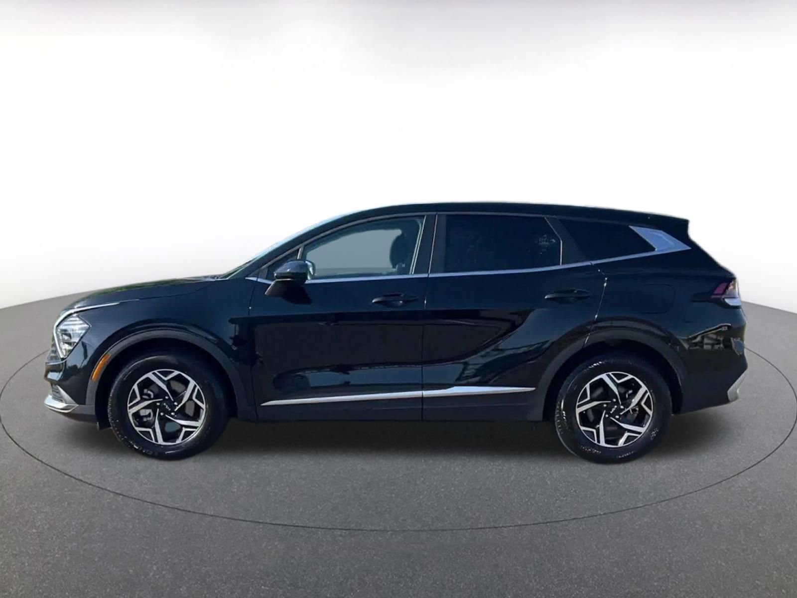 Used 2025 Kia Sportage LX FWD image 9