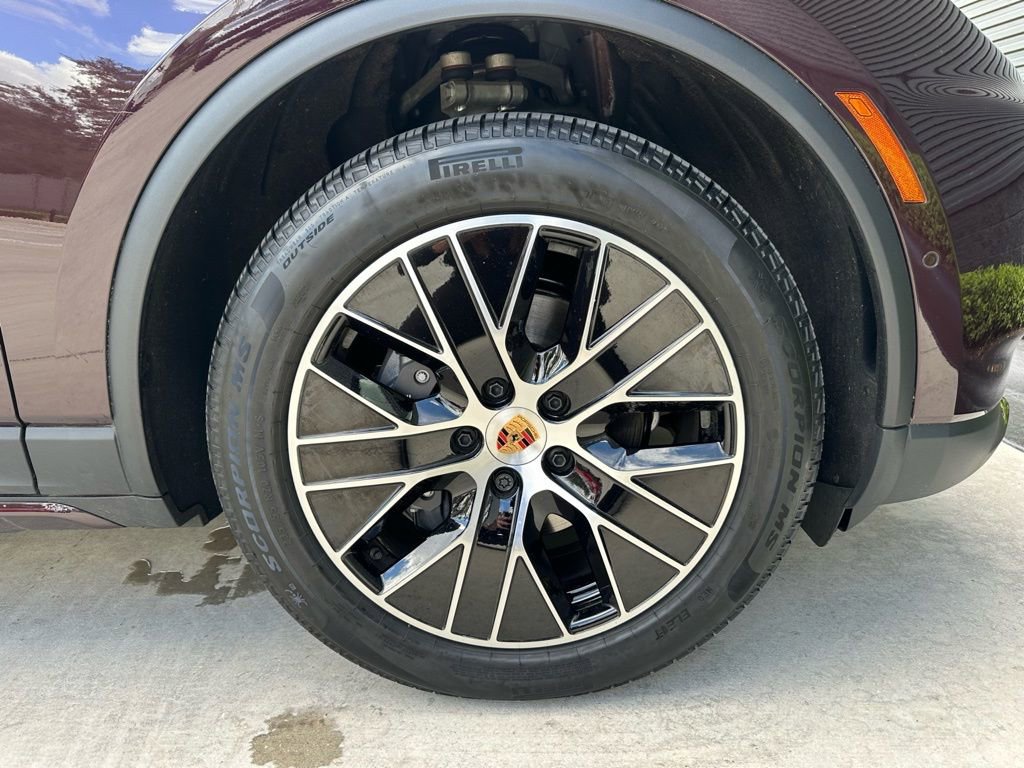 Certified 2025 Porsche Macan 4 Electric image 15