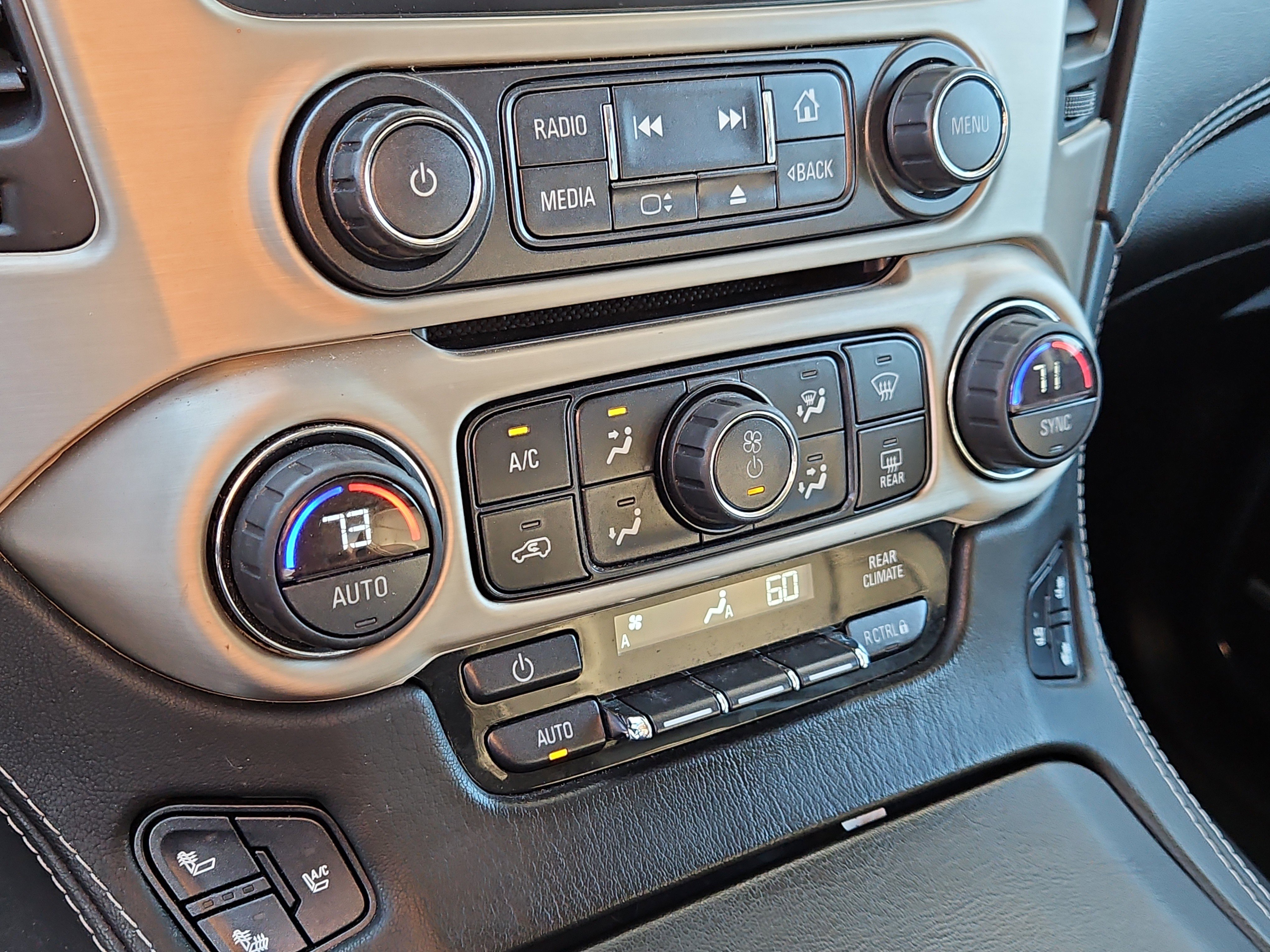 Used 2015 GMC Yukon Denali w/ Premium Package image 25