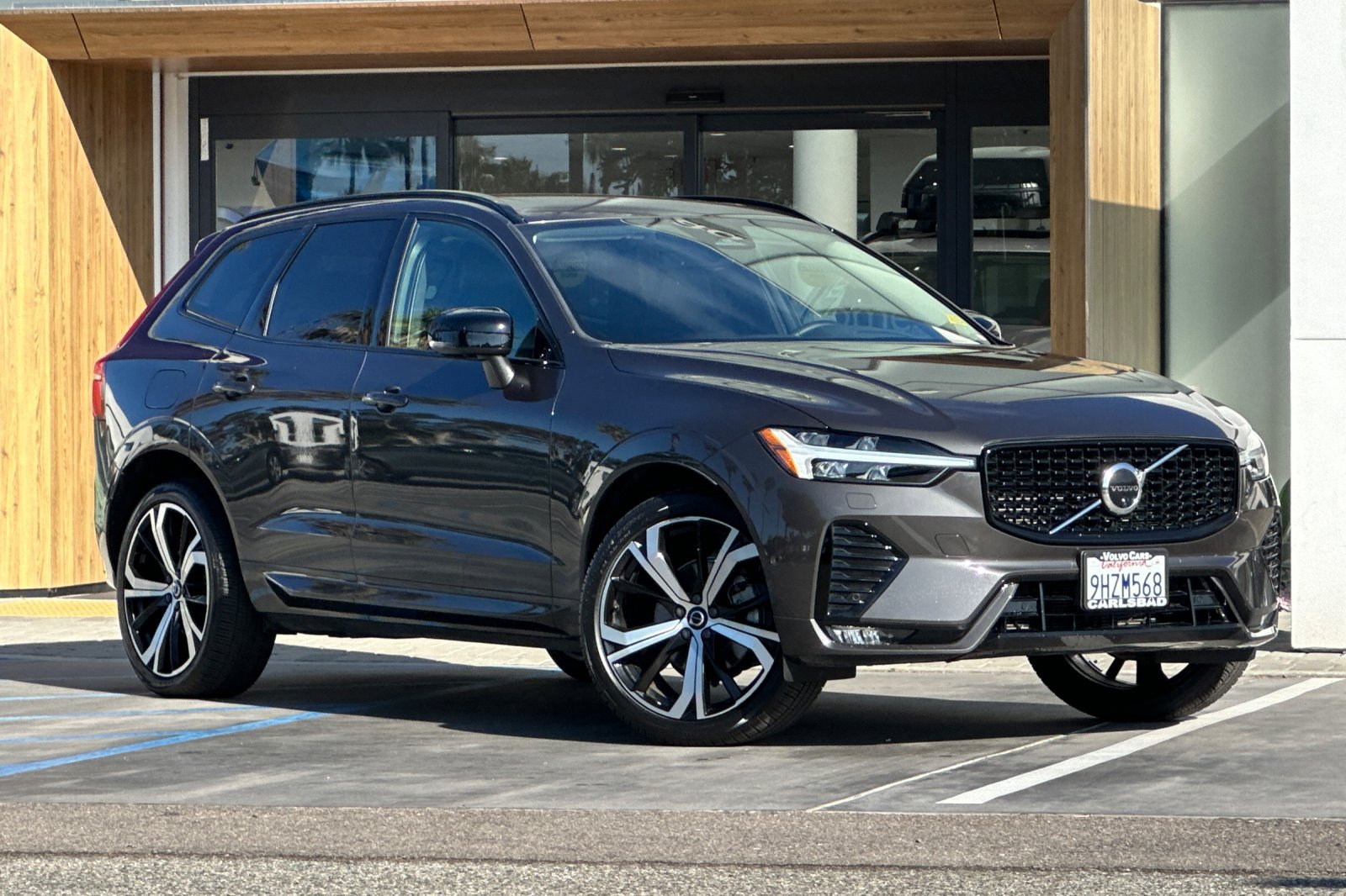 Certified 2023 Volvo XC60 B5 Ultimate w/ Climate Package FWD image 2