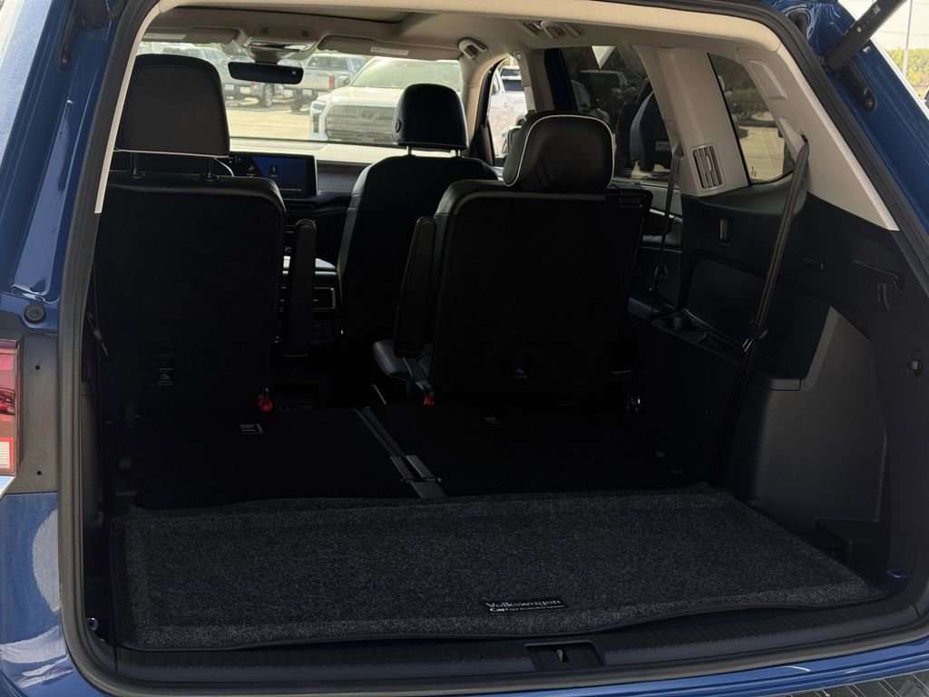 Used 2025 Volkswagen Atlas SEL Premium R-Line image 33