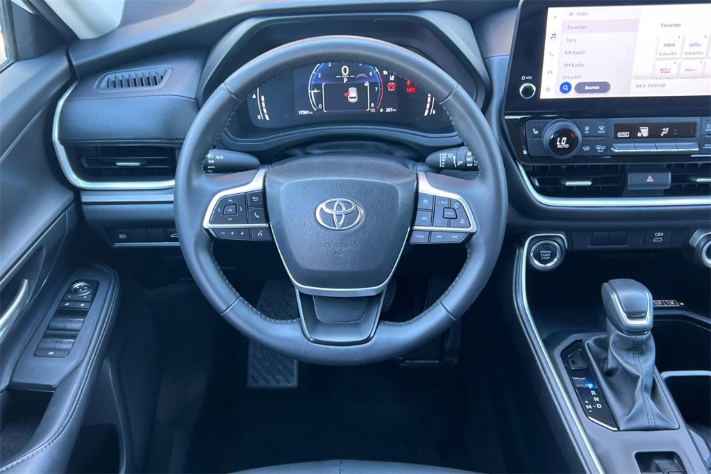 Used 2025 Toyota Grand Highlander AWD image 16