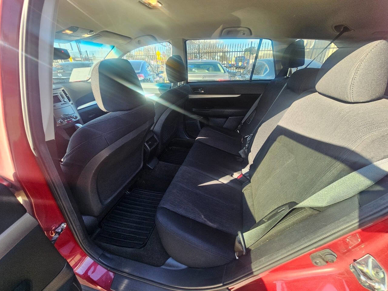 Used 2014 Subaru Outback 2.5i Premium image 10