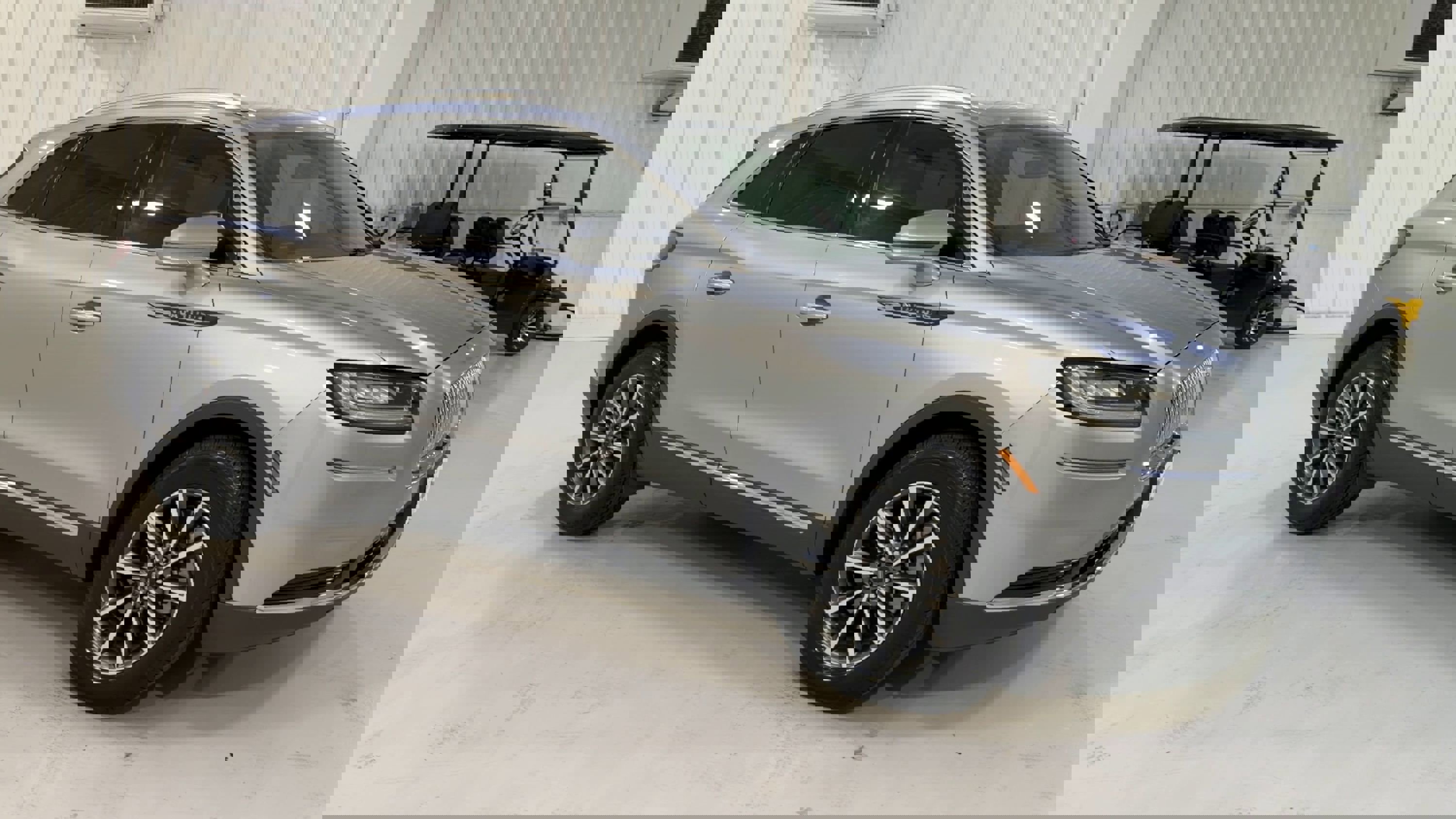 Used 2021 Lincoln Nautilus FWD image 3