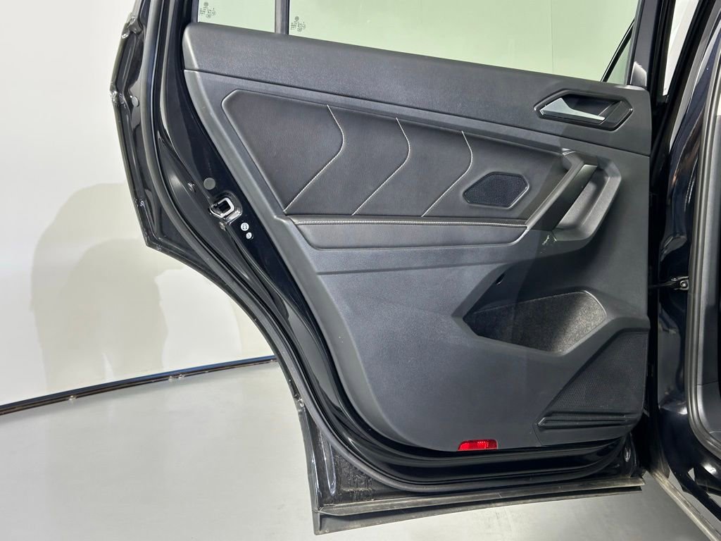 Used 2023 Volkswagen Tiguan SE w/ Panoramic Sunroof Package AWD/4WD image 14