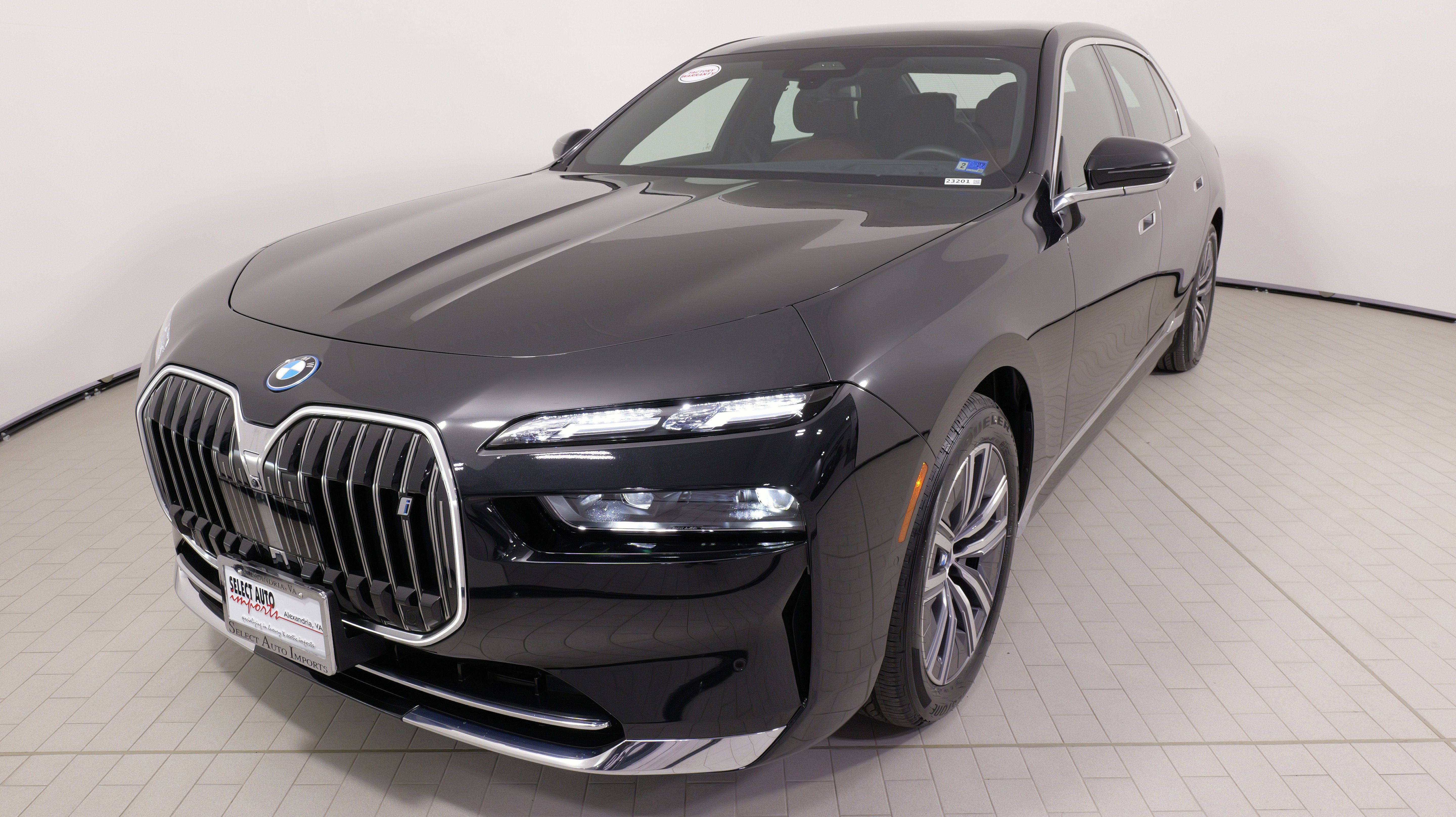 Used 2024 BMW i7 xDrive60 w/ Executive Package AWD/4WD image 3