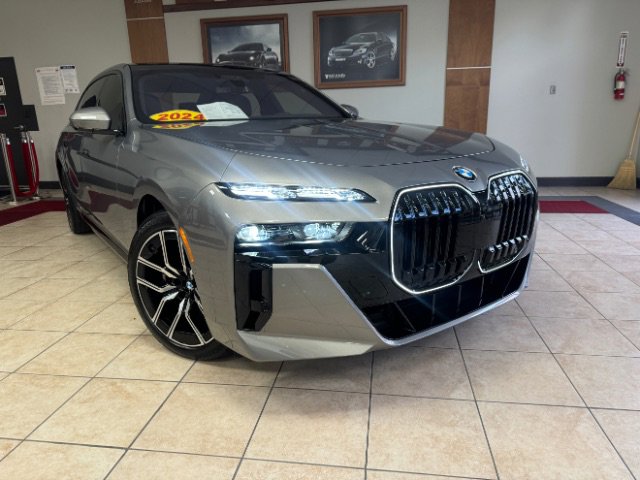 Used 2024 BMW 760i xDrive w/ Executive Package image 3