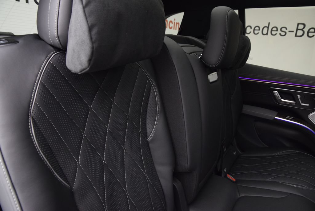 New 2026 Mercedes-Benz EQS 550 4MATIC SUV image 18