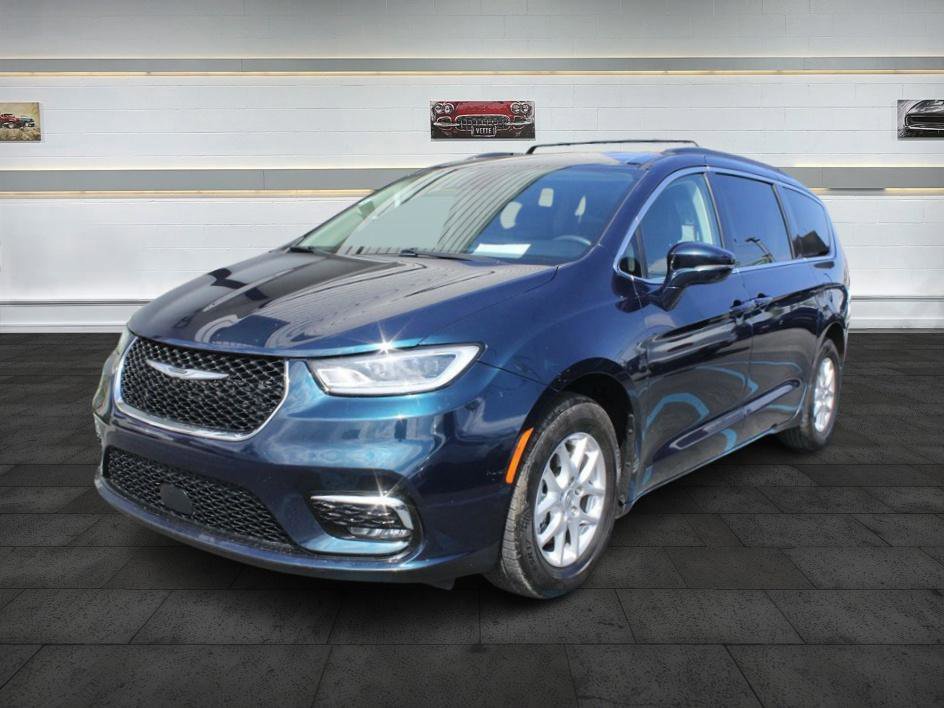Used 2022 Chrysler Pacifica Touring-L image 4