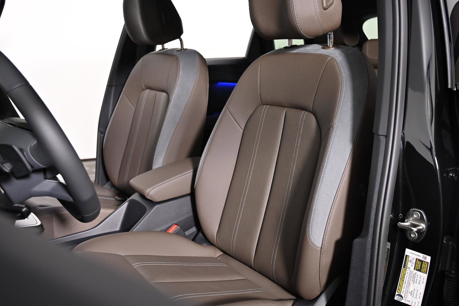 Used 2025 Audi Q4 e-tron Premium Plus w/ Premium Plus image 23