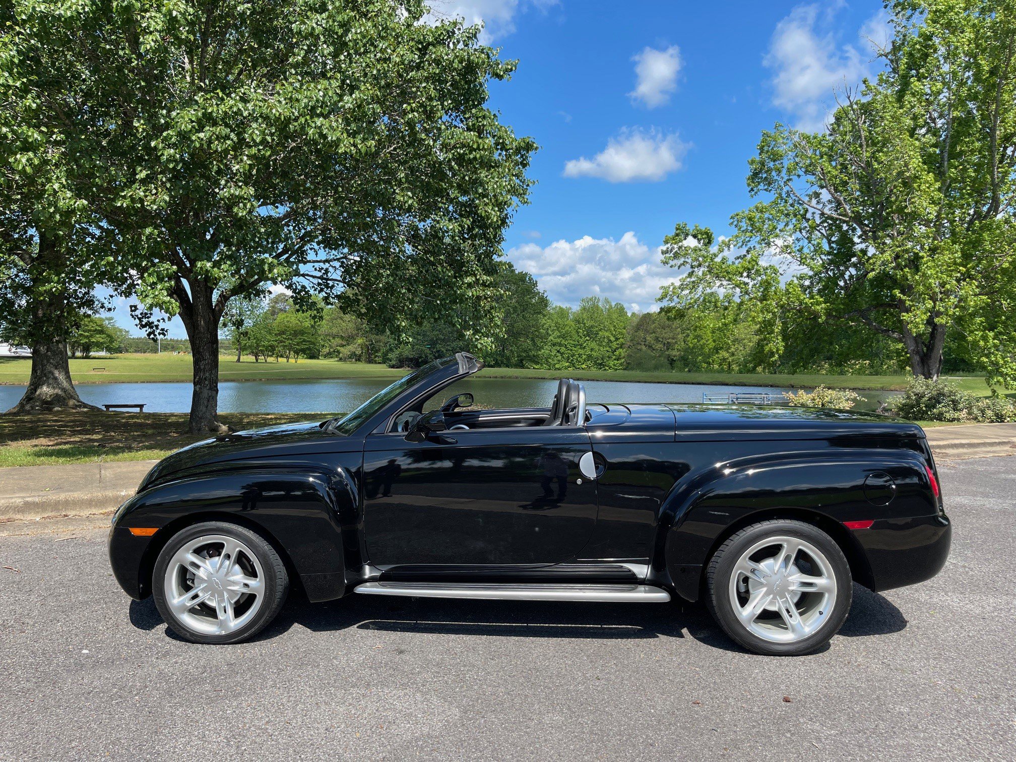 Used 2003 Chevrolet SSR w/ Preferred Equipment Group RWD image 22