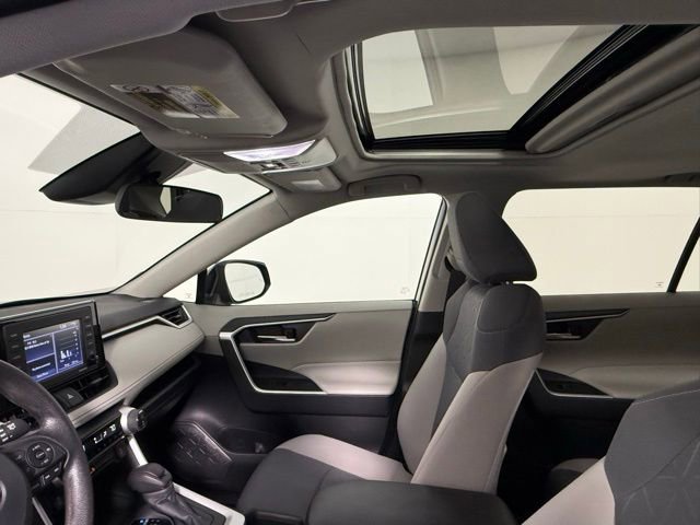 Used 2022 Toyota RAV4 XLE image 29