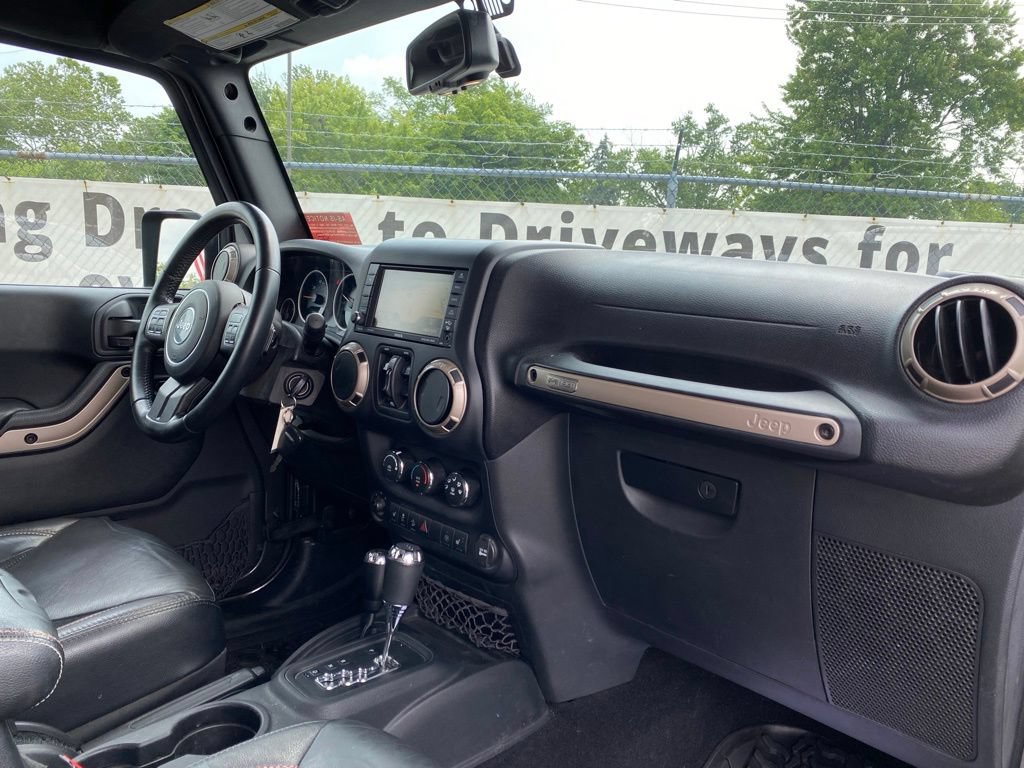 Used 2016 Jeep Wrangler Unlimited Sahara AWD/4WD image 13