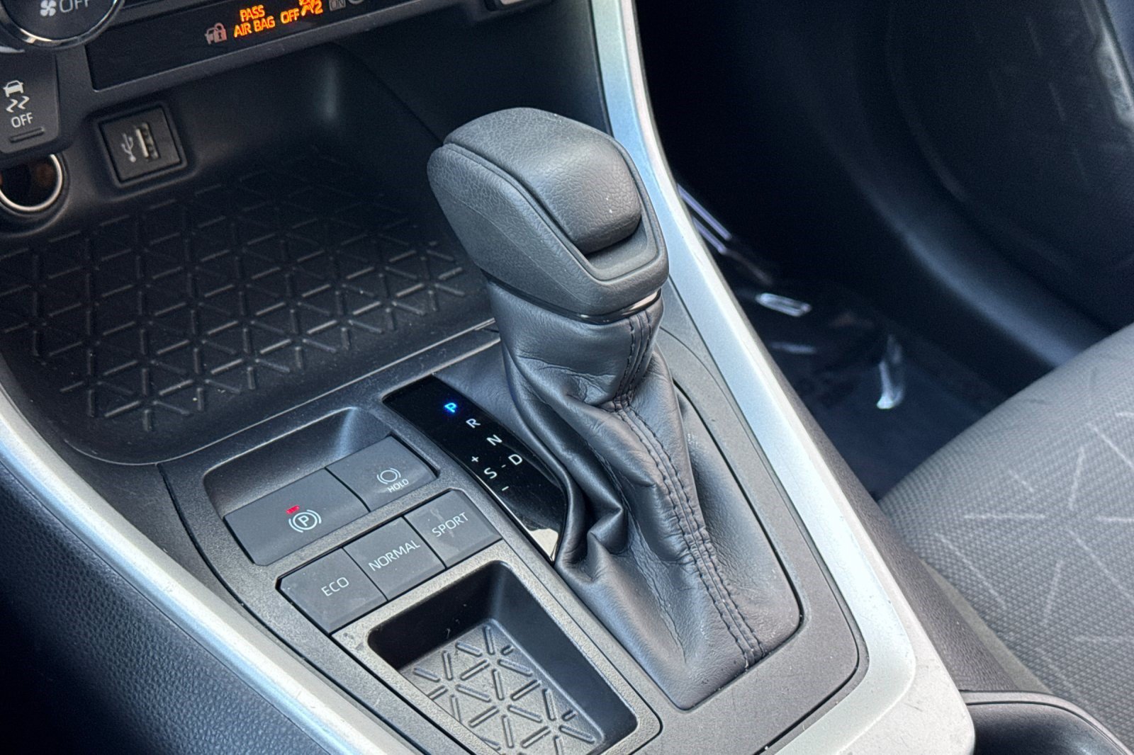 Used 2025 Toyota RAV4 XLE FWD image 18