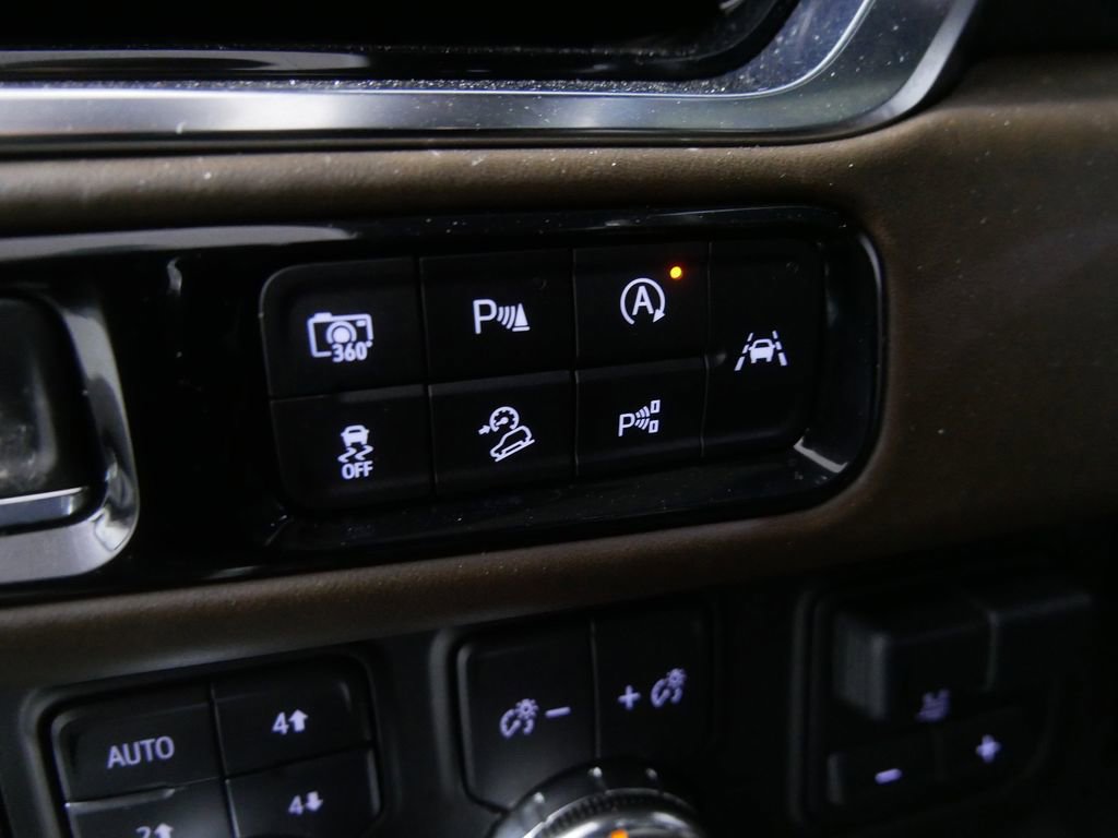 Used 2025 GMC Yukon Denali Ultimate image 15