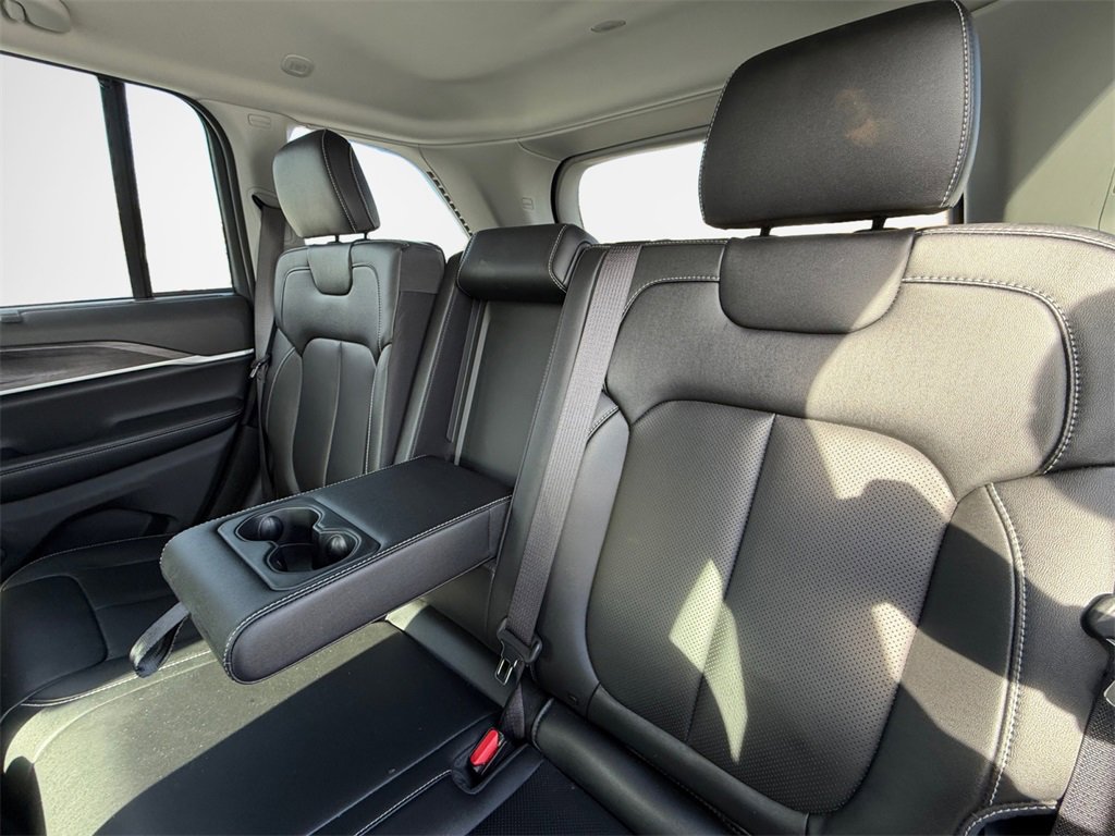 Certified 2024 Jeep Grand Cherokee Limited w/ Luxury Tech Group II image 26