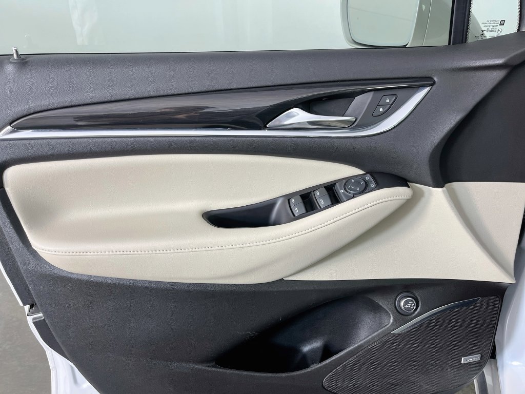 Used 2020 Buick Enclave Essence w/ Sound and Sites Package FWD image 27