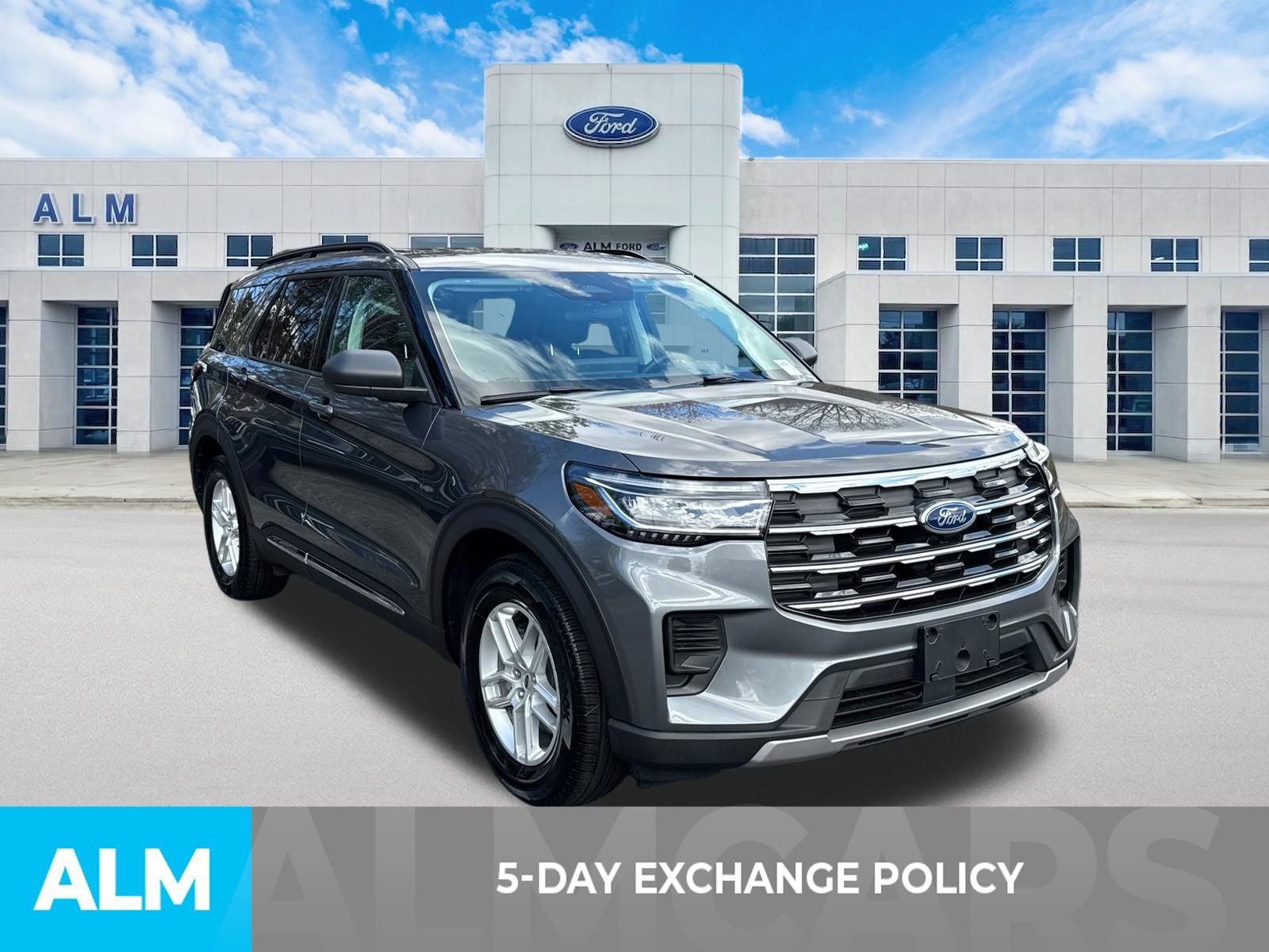 Used 2025 Ford Explorer Active RWD image 3