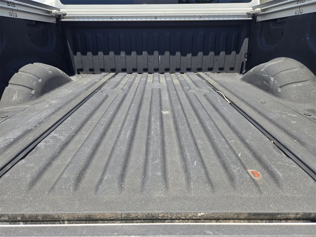 Used 2020 Nissan Titan SL w/ Moonroof Package image 31