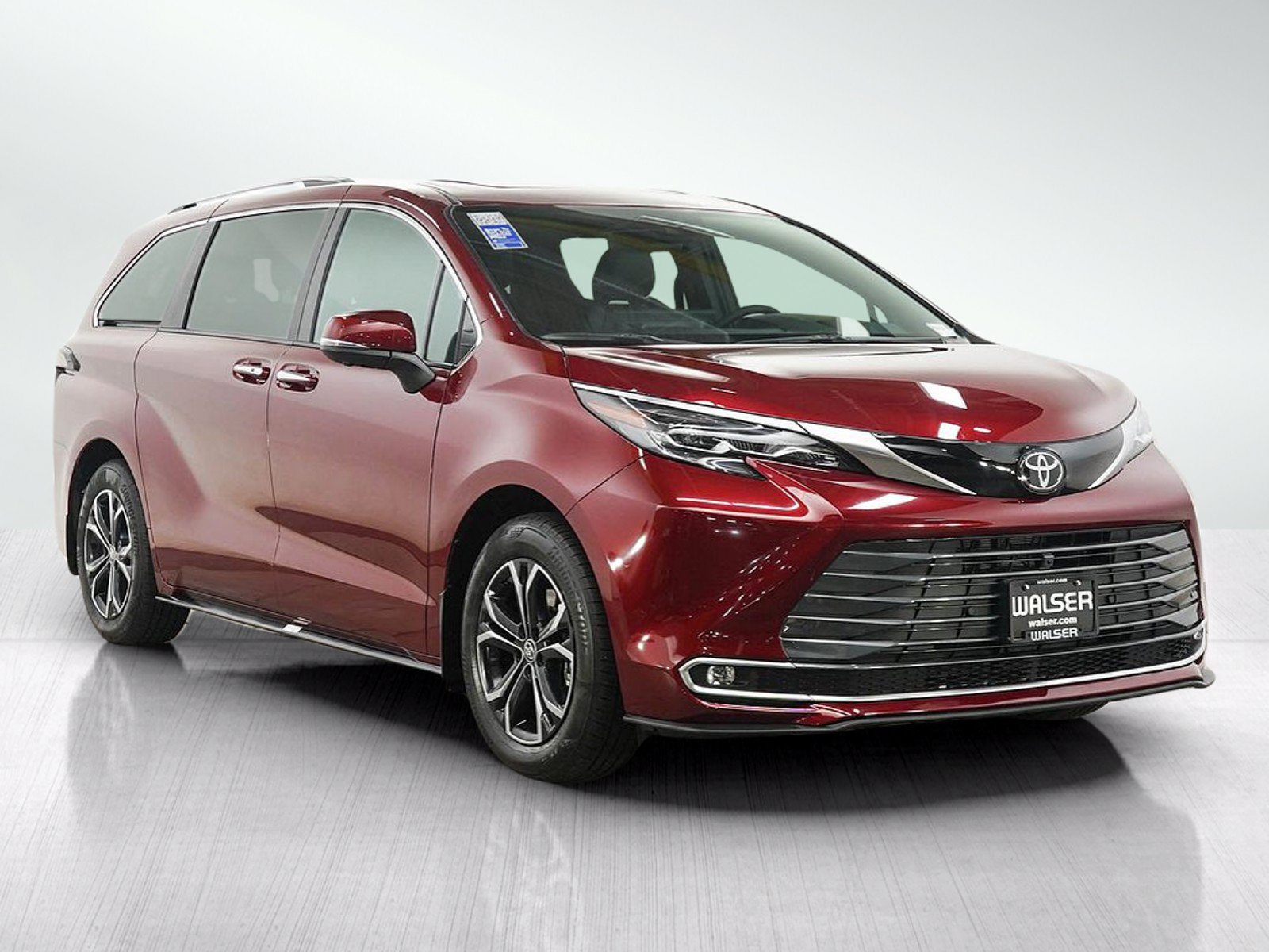 Used 2026 Toyota Sienna Platinum AWD/4WD image 7