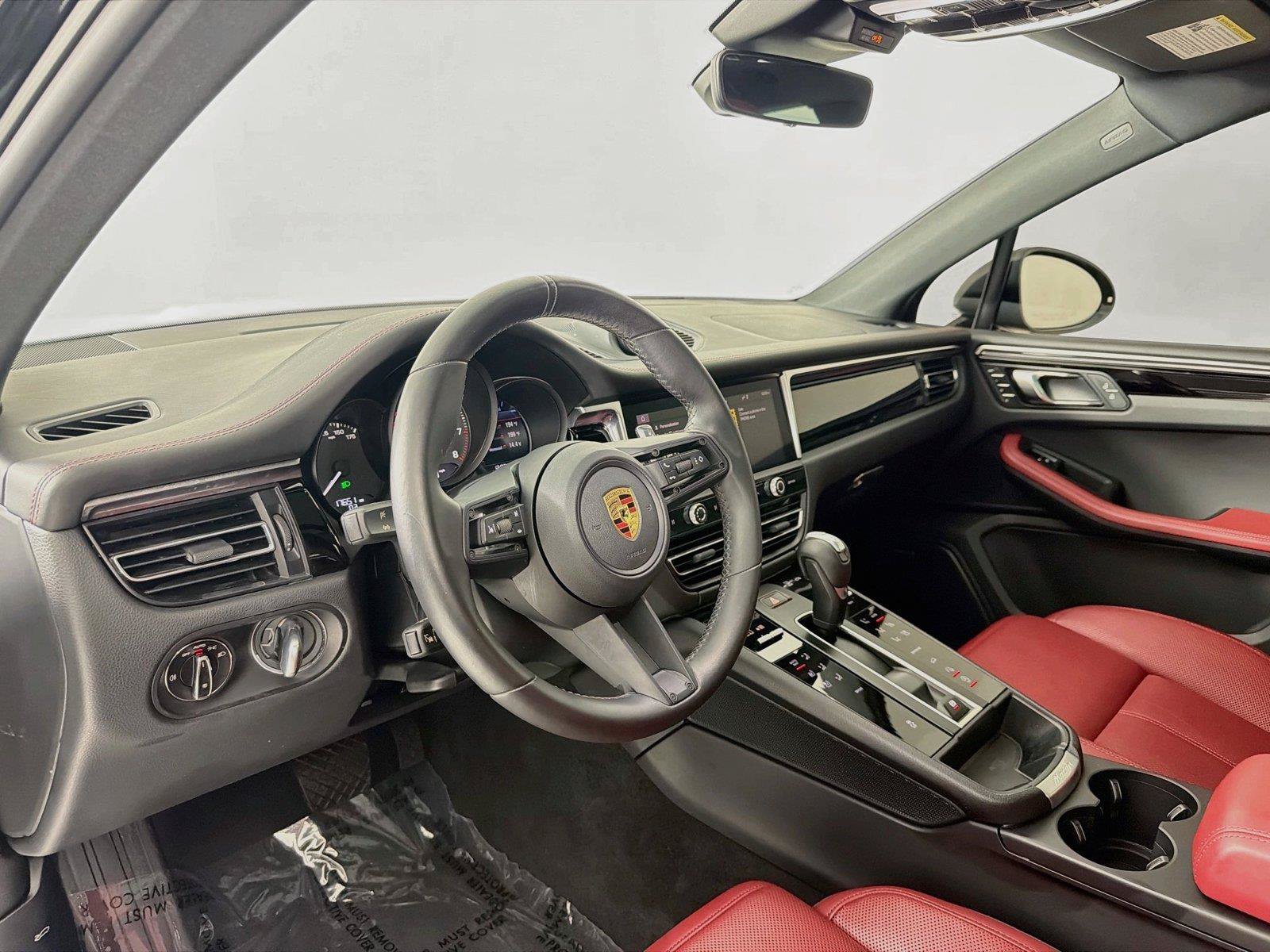 Certified 2024 Porsche Macan AWD/4WD image 4