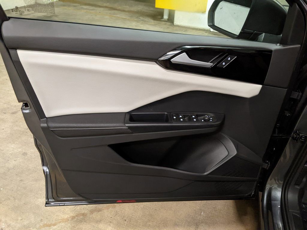 New 2026 Volkswagen Taos S image 9