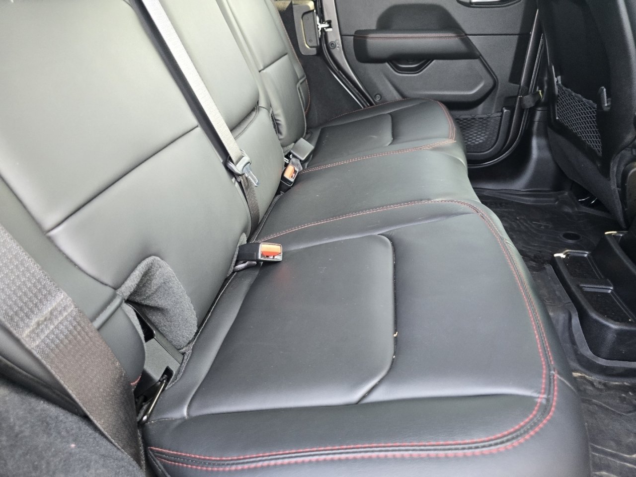Used 2025 Jeep Wrangler Unlimited Rubicon AWD/4WD image 13