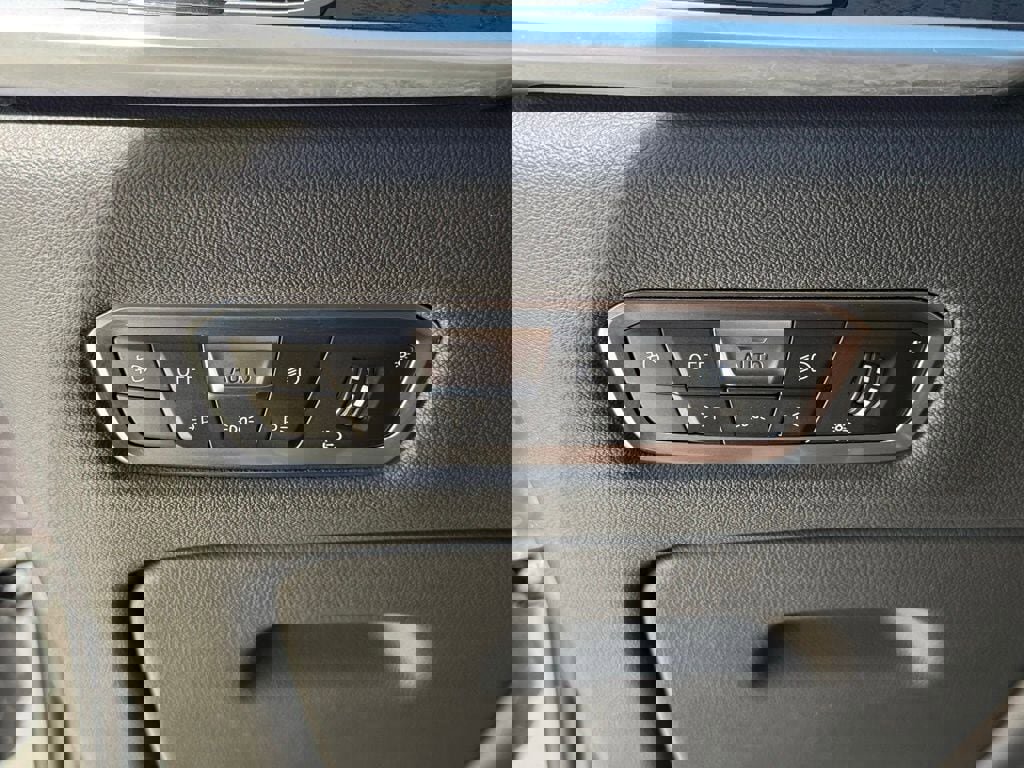 Used 2021 BMW X7 xDrive40i w/ Premium Package image 32