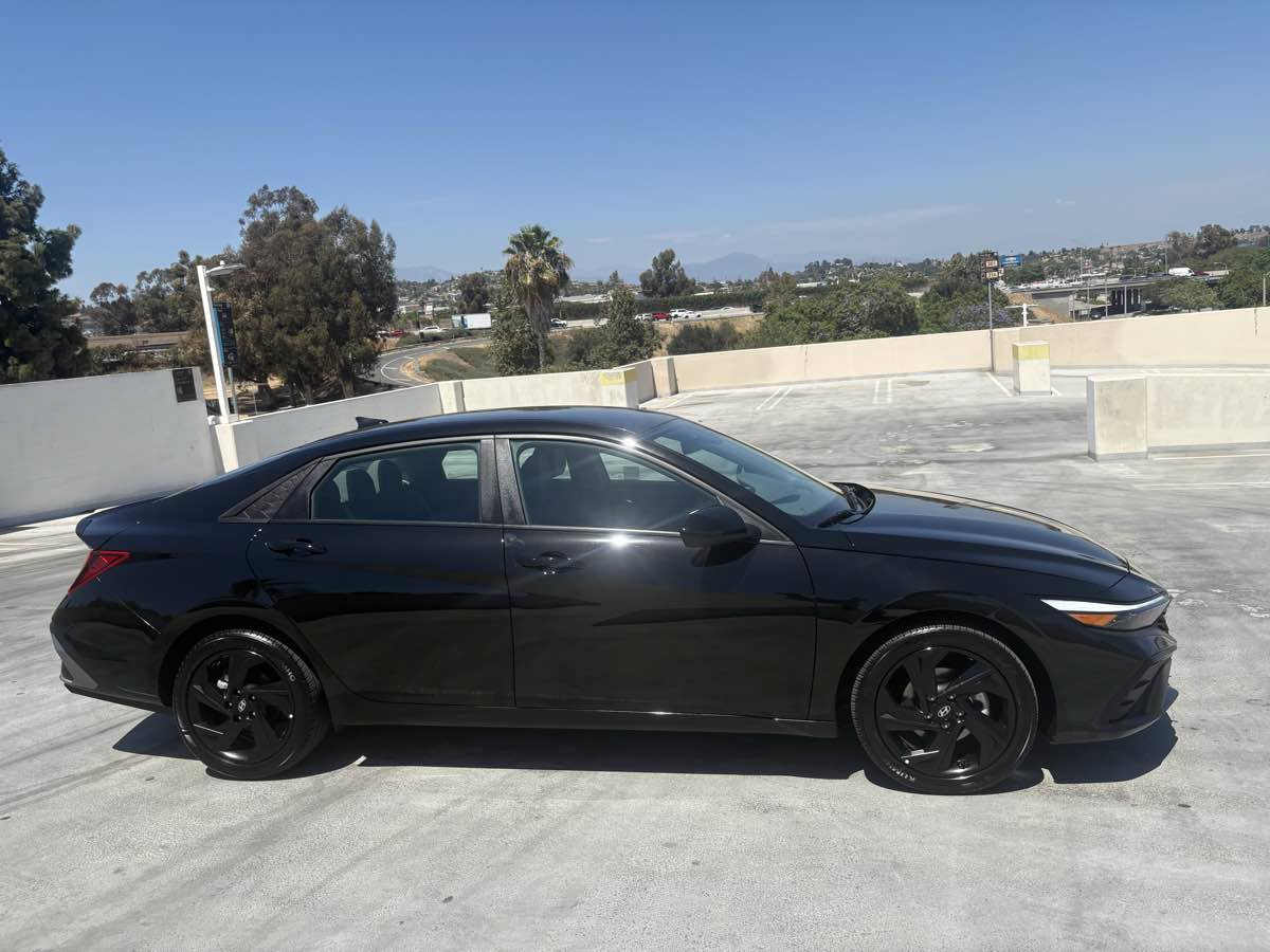 Used 2026 Hyundai Elantra Sport FWD image 31