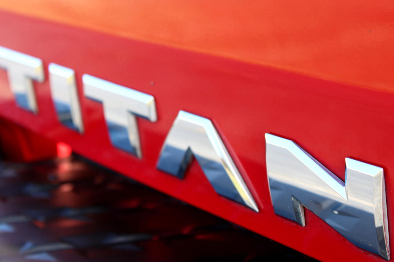 Used 2022 Nissan Titan SV w/ SV Convenience Package image 7