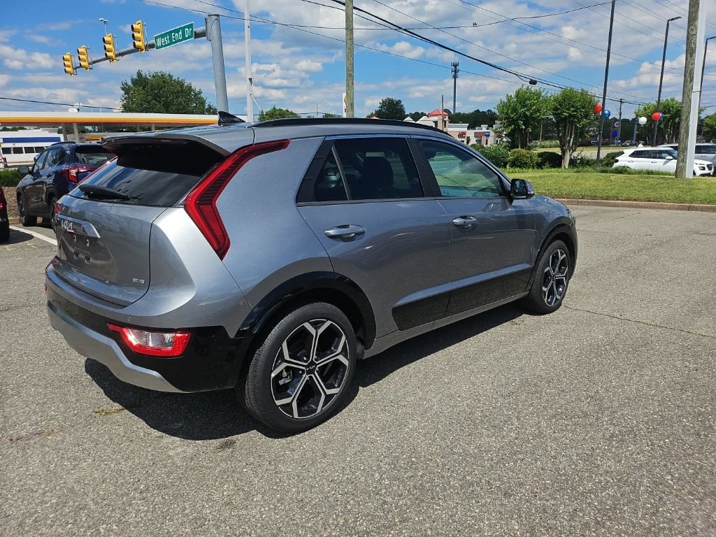 Used 2025 Kia Niro EX Touring FWD image 6